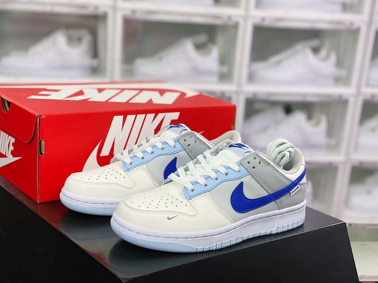 Nike Dunk Low "Ivory Hyper Royal" – Sneakers Homme/Femme